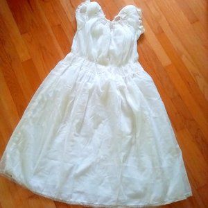 Short-sleeve white dress